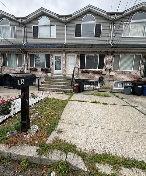 86 Confederation Pl #1 — Photo 1