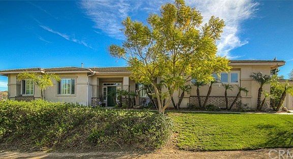 3rd image of 994 Thoroughbred Ln