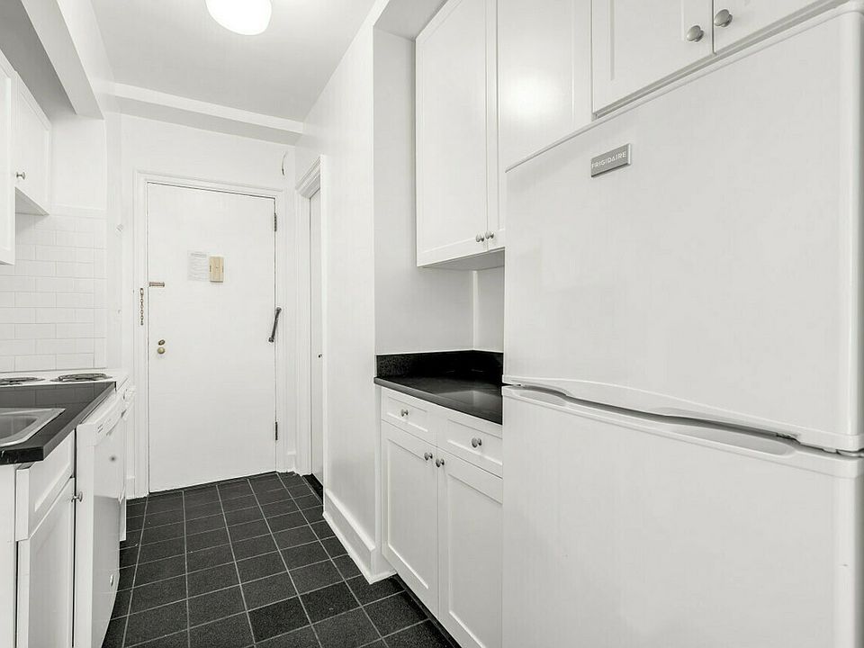 1st image of 310 E 44th St APT 1009