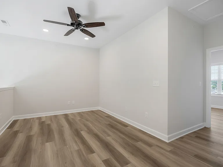 1150 England Dr — Photo 16
