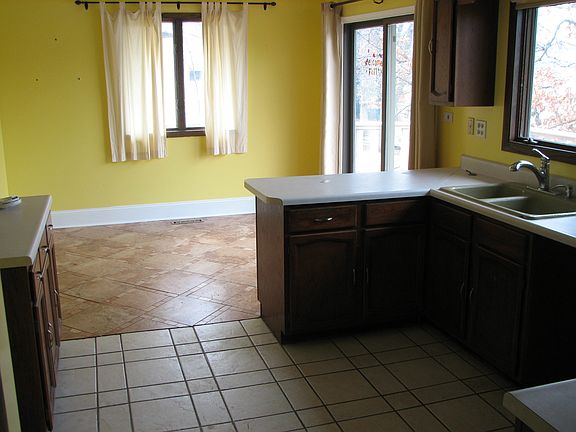 4th image of 21181 W Sylvan Dr