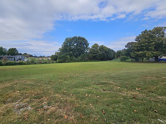 4th image of 412 Pippin Rd