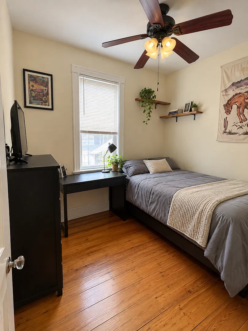 Charming 5-Bedroom -No Broker Fee — Photo 4