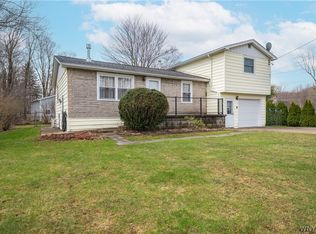 2125 Lakeview Rd, Lake View, NY 14085