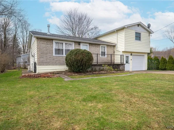 2125 Lakeview Rd, Lake View, NY 14085