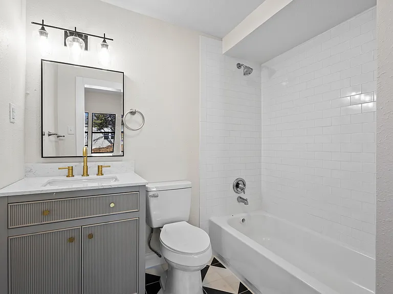 814 W Fern St — Photo 20