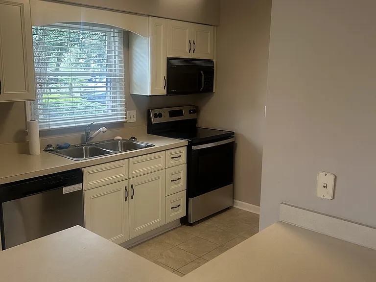 425 Spauldingwood Rd — Photo 5