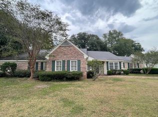 2076 Lakeside Dr, Greenville, MS 38701