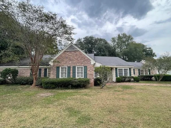 2076 Lakeside Dr, Greenville, MS 38701