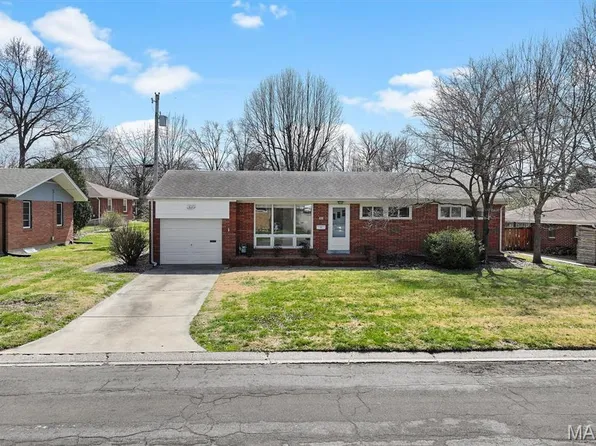 628 Roanoke Dr, Edwardsville, IL 62025