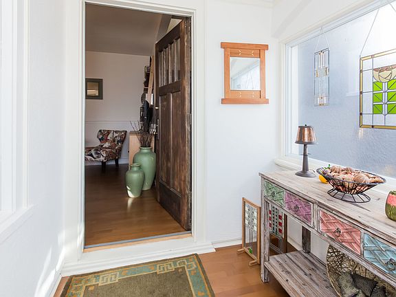 2nd image of 1105 Lyman Ave