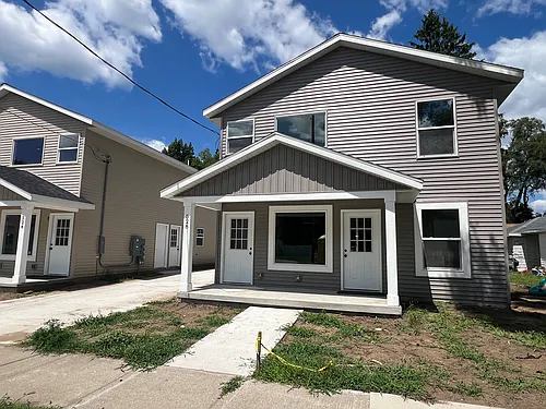 528 Oak Ave Photo 1