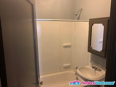 5th image of 2918 E 61st St