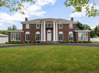 300 Demott Avenue, Rockville Centre, NY 11570