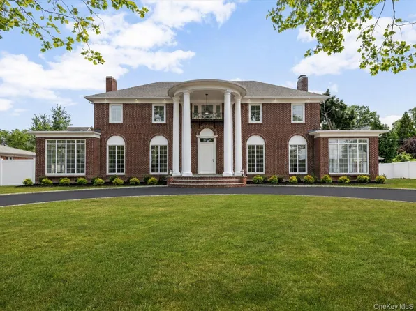 300 Demott Avenue, Rockville Centre, NY 11570