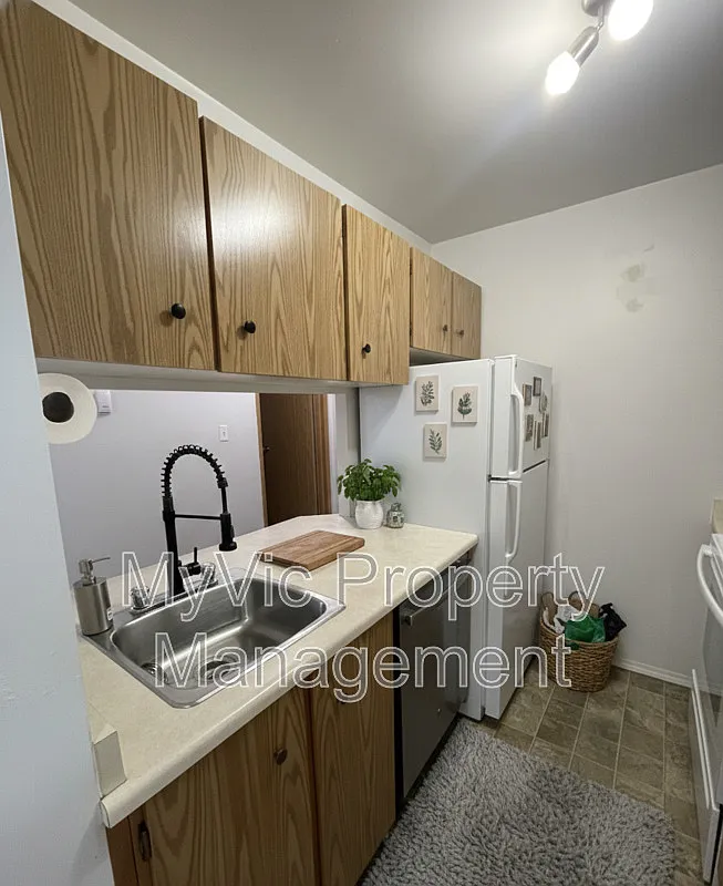 2 bed, 1.0 bath, $1,325 — Photo 3