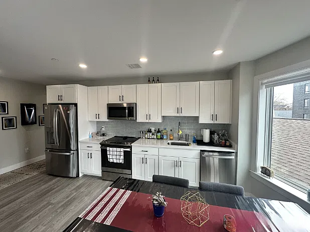 2 bed, 856 sqft, $3,875 — Photo 3