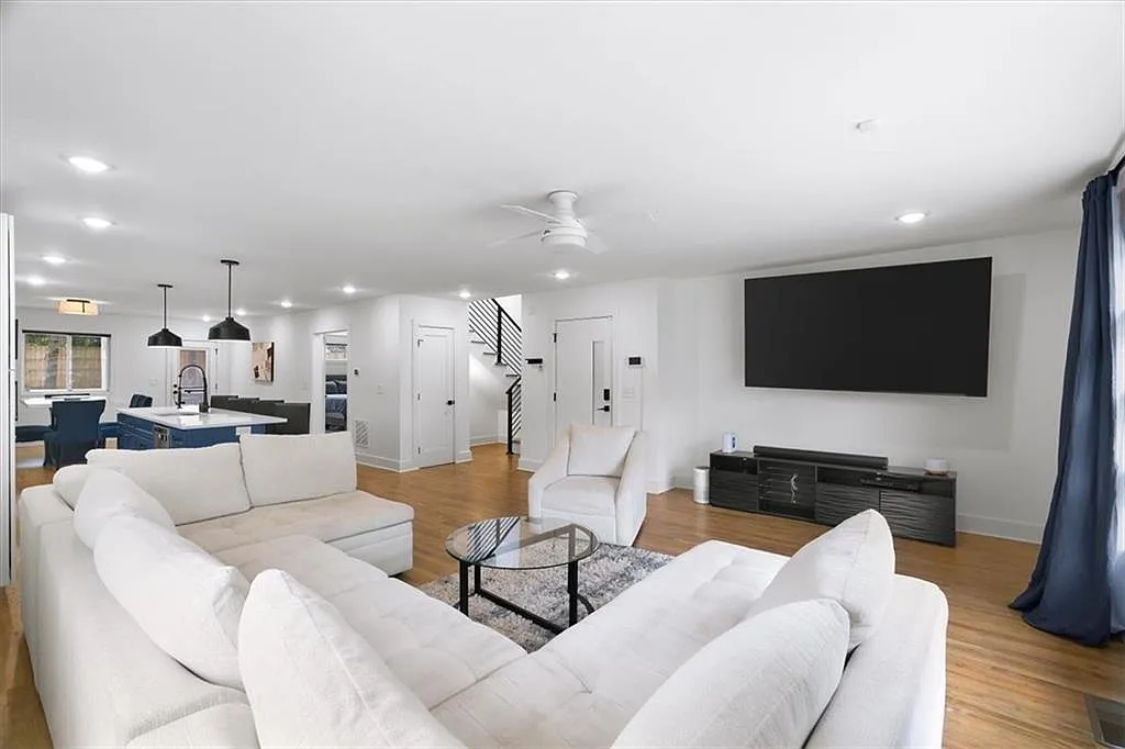 4 bed, 3.0 bath, 2284 sqft, $2,750 — Photo 4