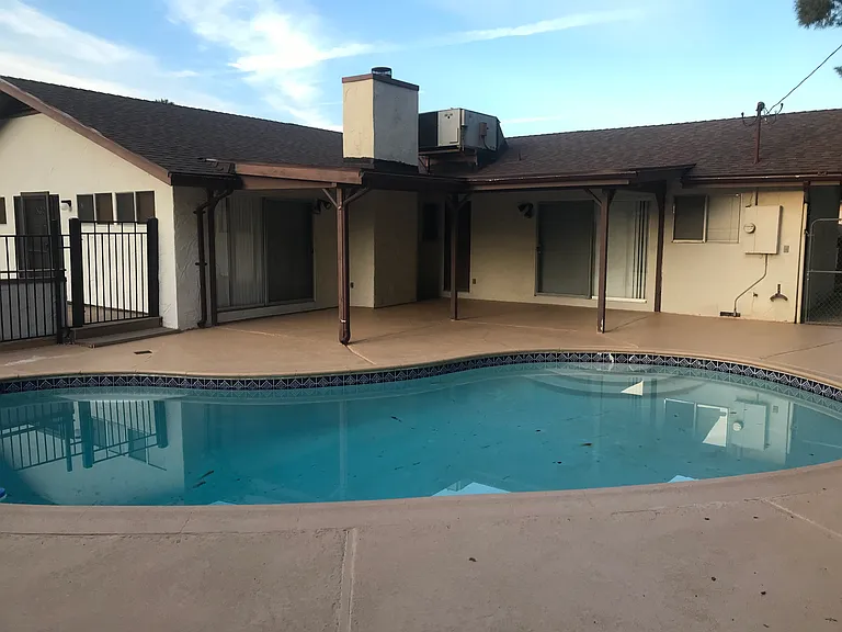 1884 Country Pl — Photo 3