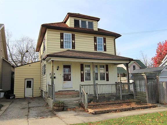 3rd image of 209 N Shiawassee St