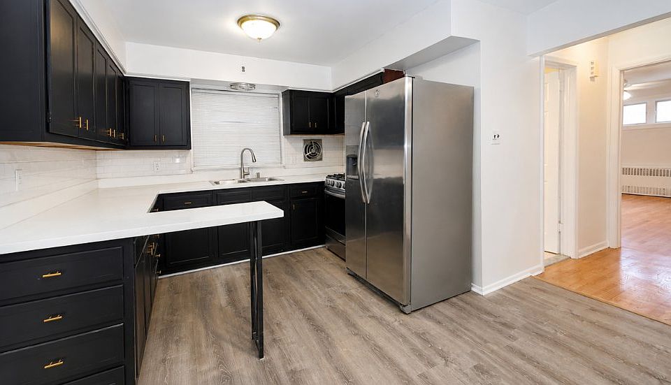 1st image of 424 Palisade Ave Floor 1