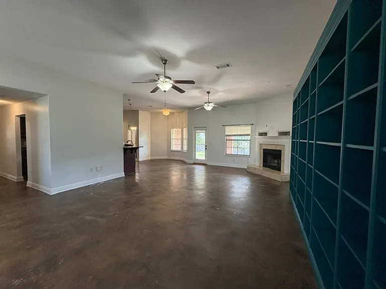 2343 Genevieve Way — Photo 2