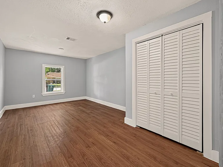 10601 Ambursen St — Photo 18
