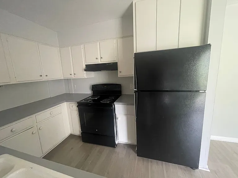 4816 Spring Lake Dr #F — Photo 7