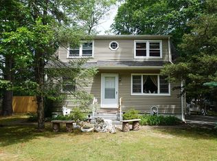 17 Classon Ave, Mastic, NY 11950