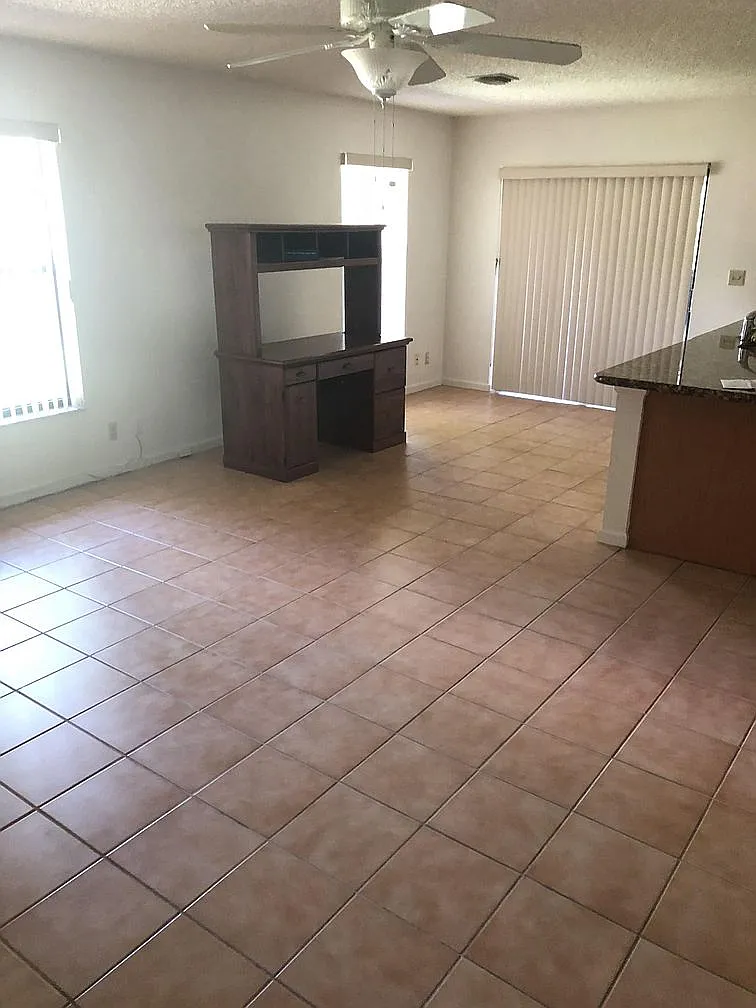 1 bed, 1000 sqft, $975 — Photo 4
