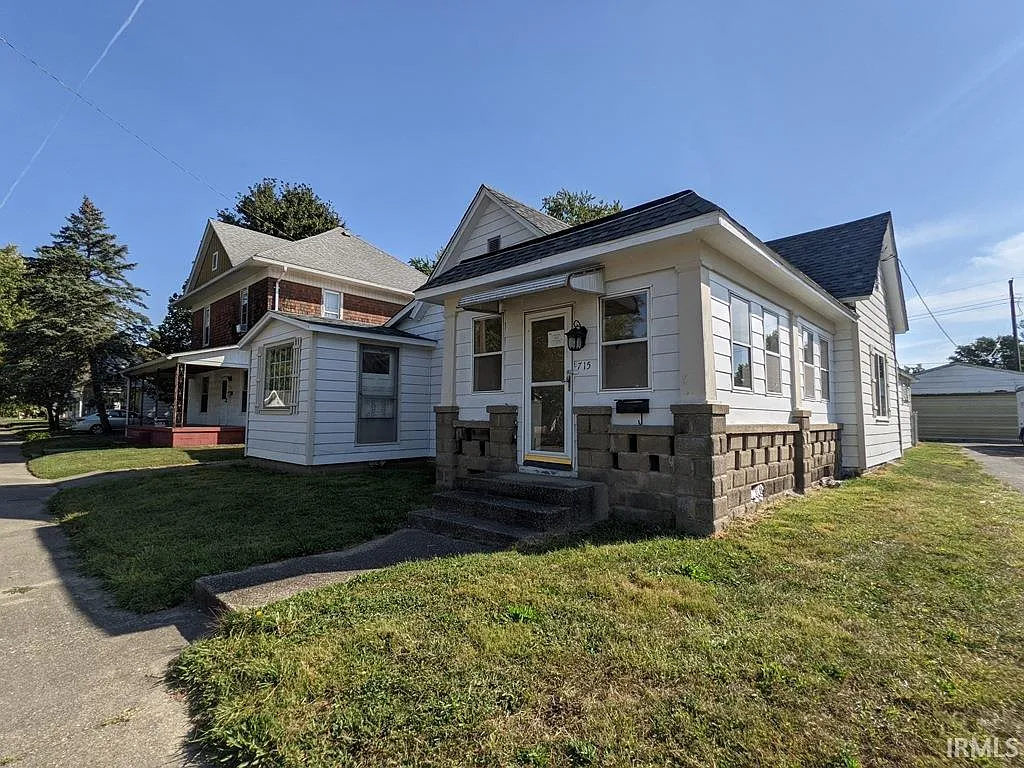 715 N Main St photo 1