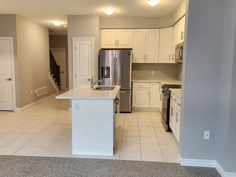 1022 Wright Dr — Photo 3