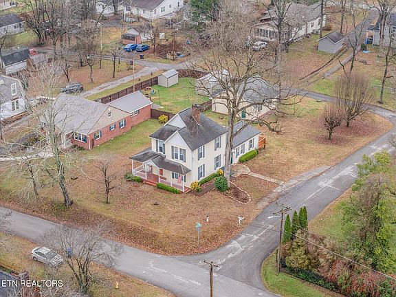 2nd image of 320 S Douglas Ave