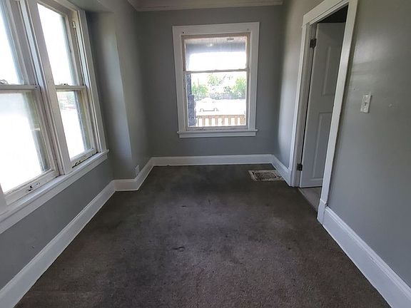 3rd image of 1326 W Burleigh St #1326