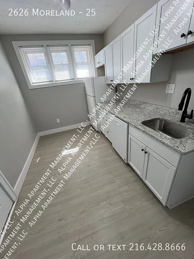 New renovated 2 bedroom apartment — Photo 4