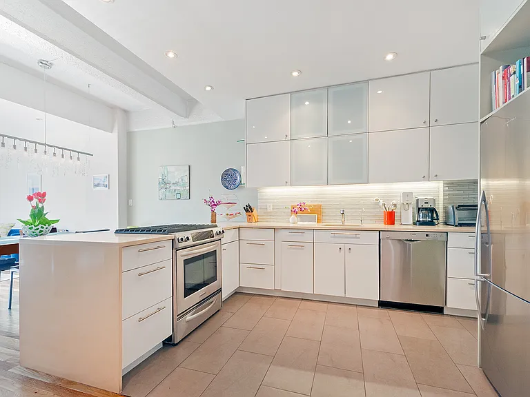 492 Henry St #4F — Photo 4