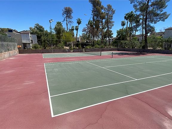 4th image of 680 Fernwood Ln