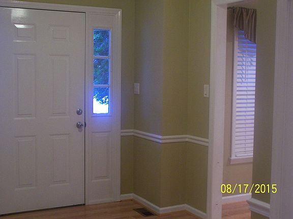 4th image of 715 Rockwood Dr