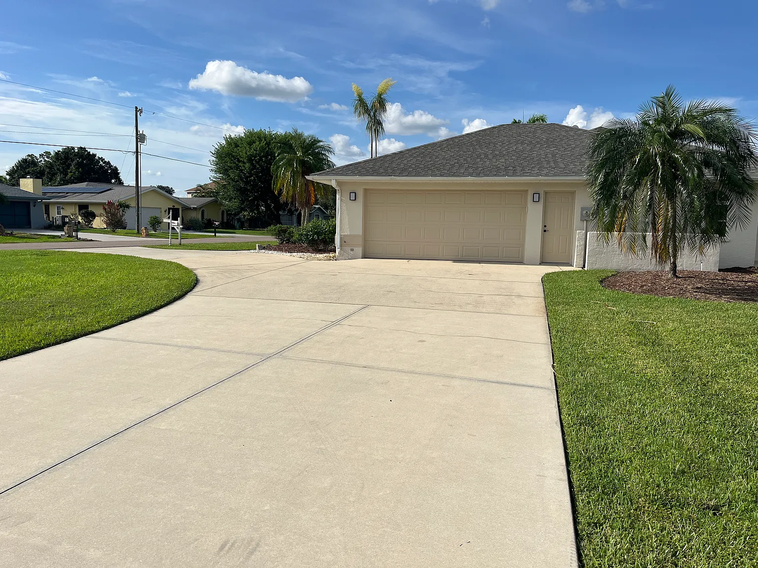 3 bed, 2.5 bath, 2205 sqft, $2,600 — Photo 4
