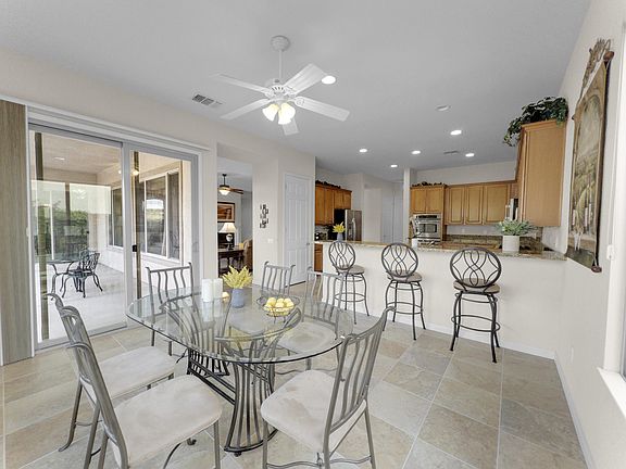 3rd image of 81138 Avenida Los Circos