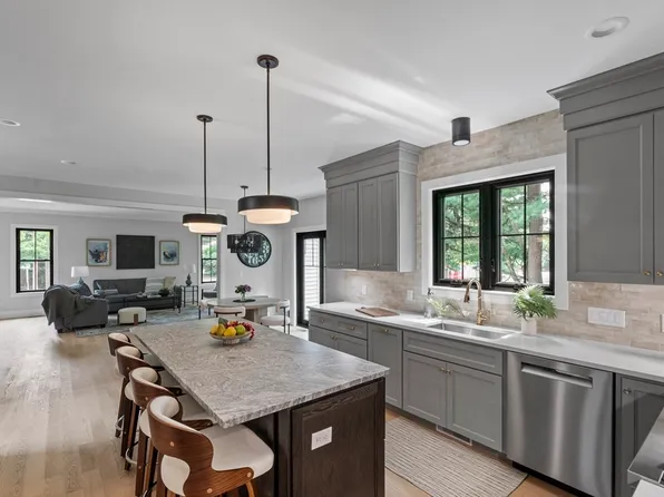 11 Avon Ln, Natick, MA 01760