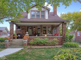 866 Barrington Rd, Grosse Pointe Park, MI 48230