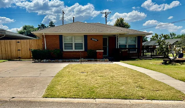 2236 Ashley Dr — Photo 1