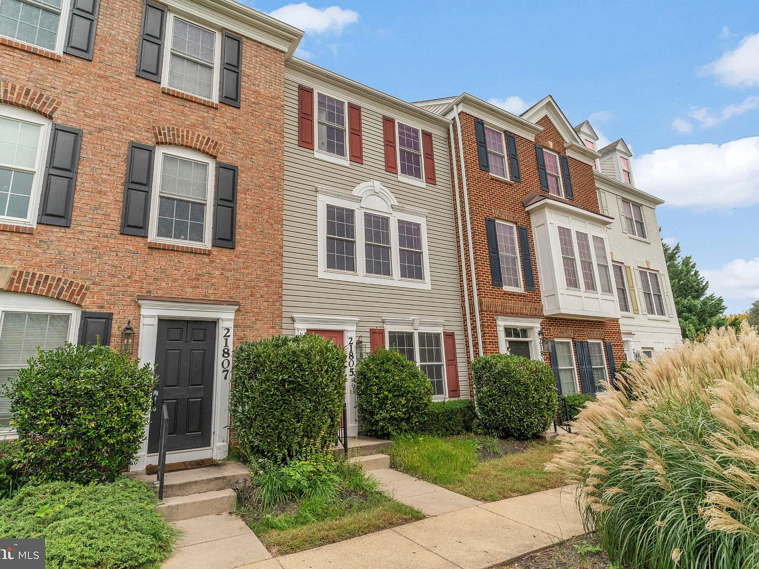 3 bed, 1.5 bath, 1439 sqft, $3,000 — Photo 2