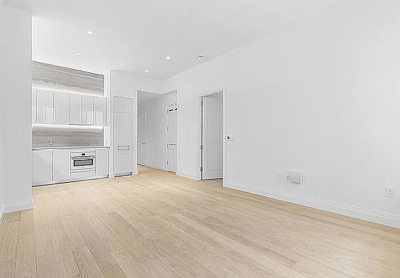 5th image of 1 Wall St #829