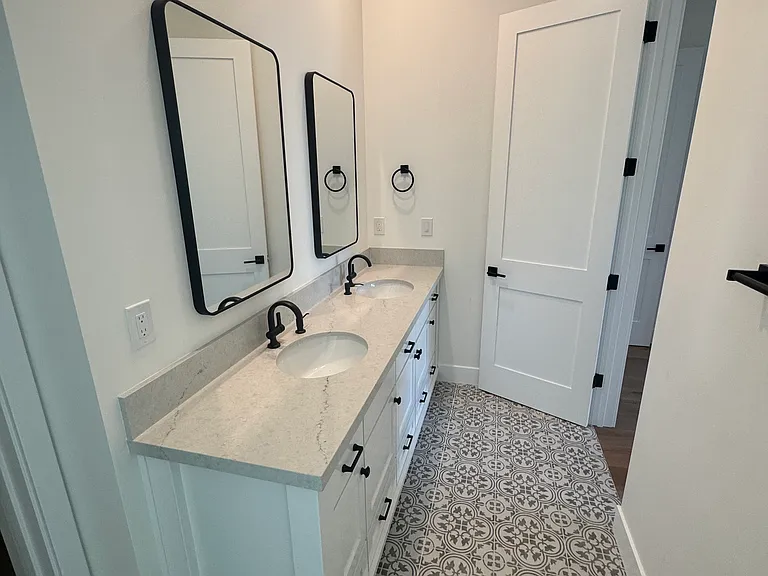 320 Cecile Ct — Photo 9
