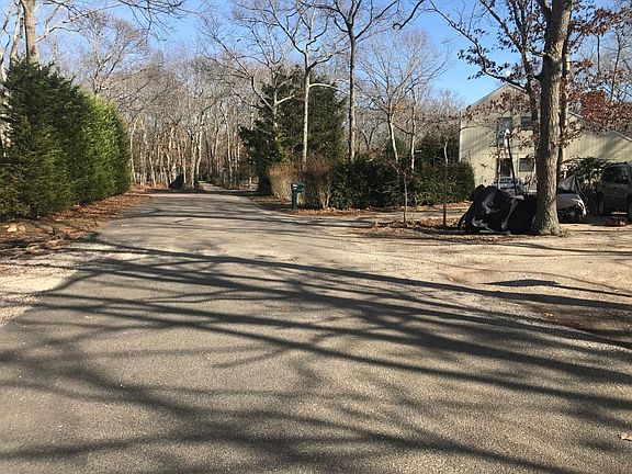 5th image of 40 Hollyoak Ave