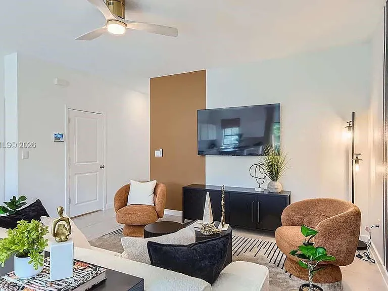 876 NW 3rd Way #876 — Photo 4