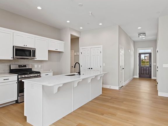 2nd image of 735 Aurora Dr