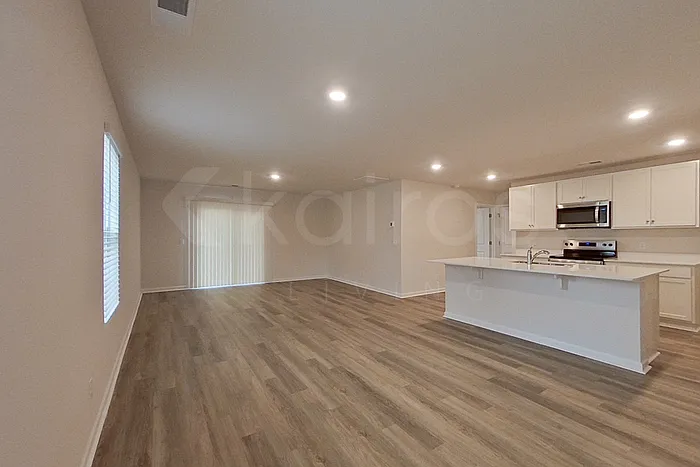 5 bed, 3.0 bath, 2361 sqft, $2,395 — Photo 2
